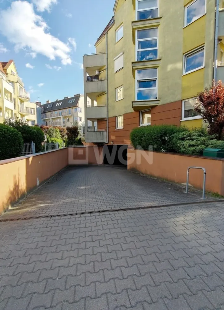 Garaż na  sprzedaż Wrocław - Garaż, miejsce postojowe, Wrocław ul. Rodzinna